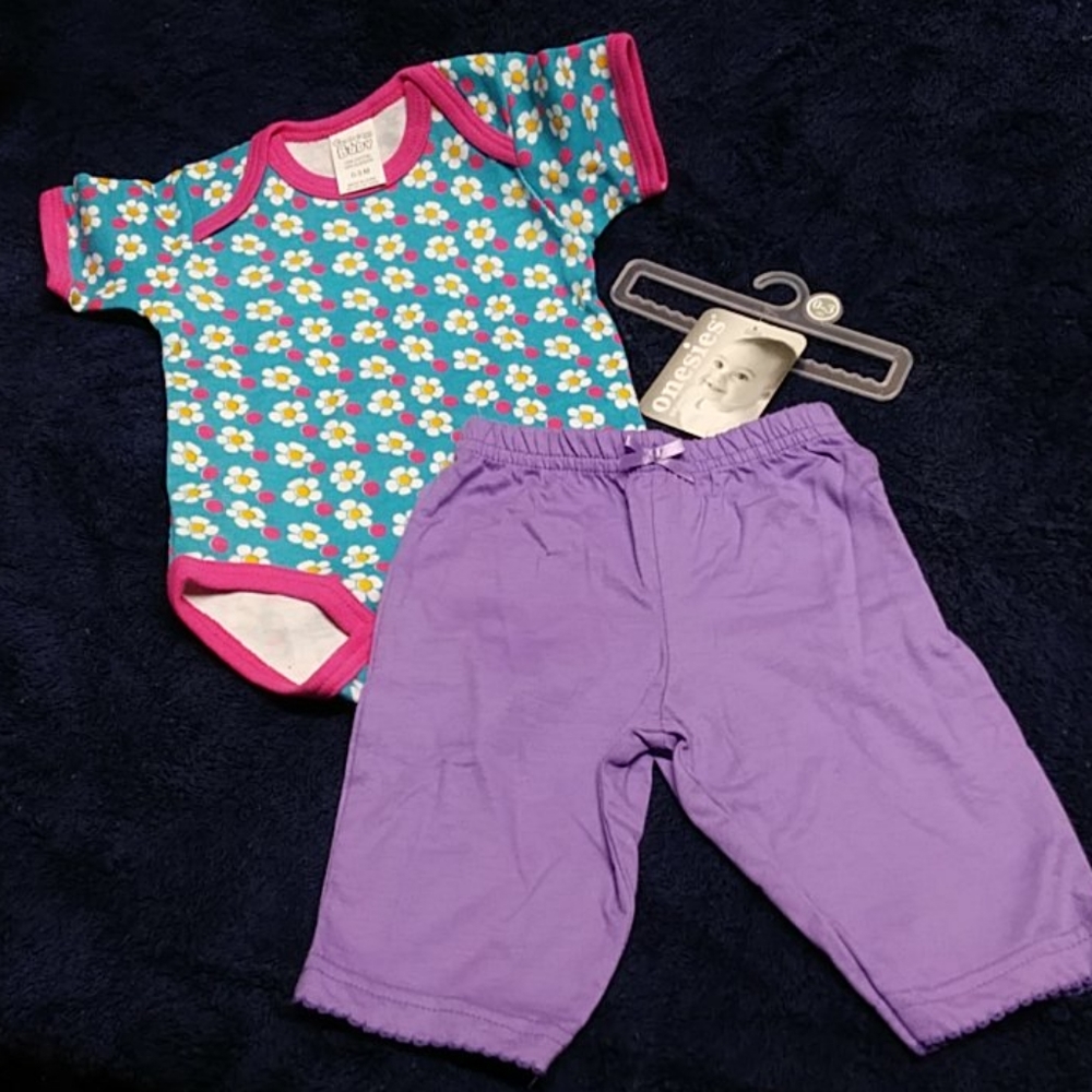 New Cambridge Baby 2 pc set onesie & pants 0-3 months